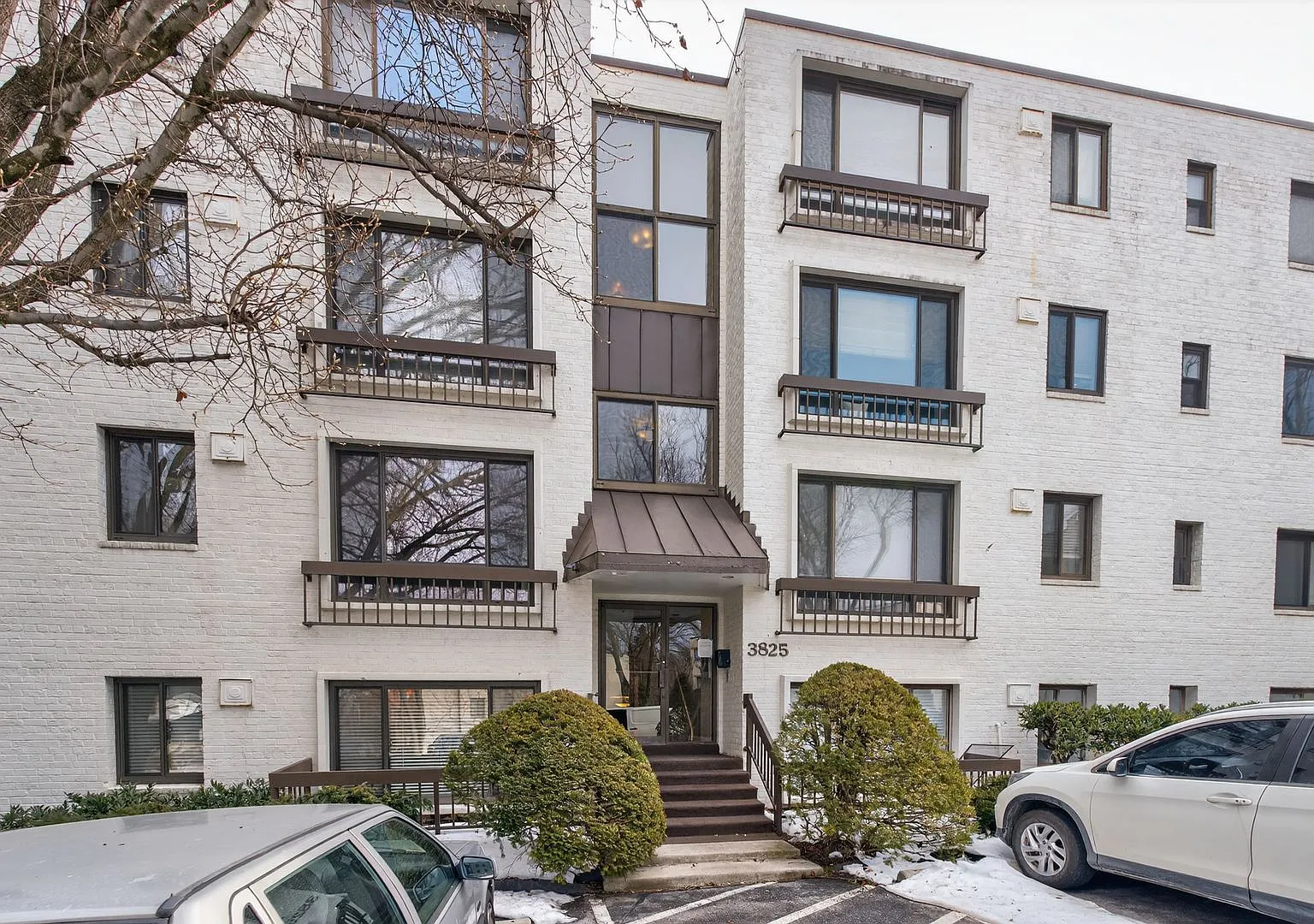 Professionally Managed, 2 Bedroom Corner Unit // Glover Park // Parking Included — Photo 1