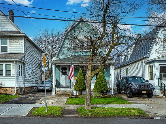 3rd image of 100 Baxter St
