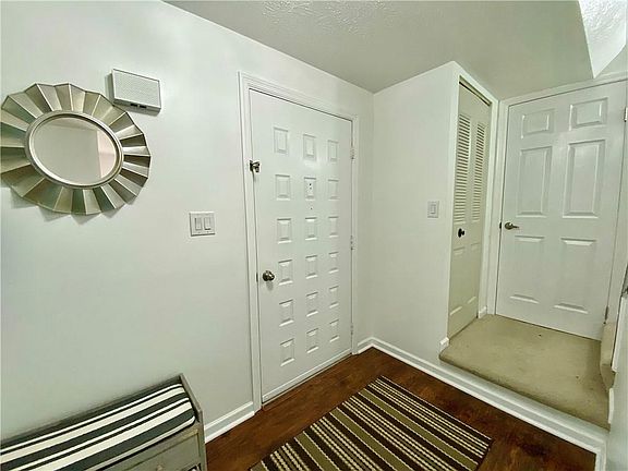 2nd image of 927 Hurl Dr