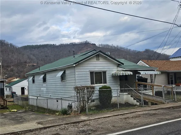 2509 3rd Ave, East Bank, WV 25067