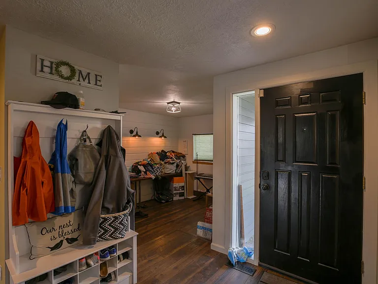 1555 SW Gilson Ct — Photo 10
