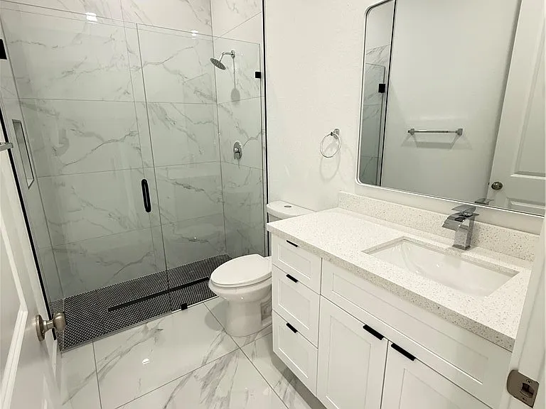 1253 Columbus Blvd — Photo 7