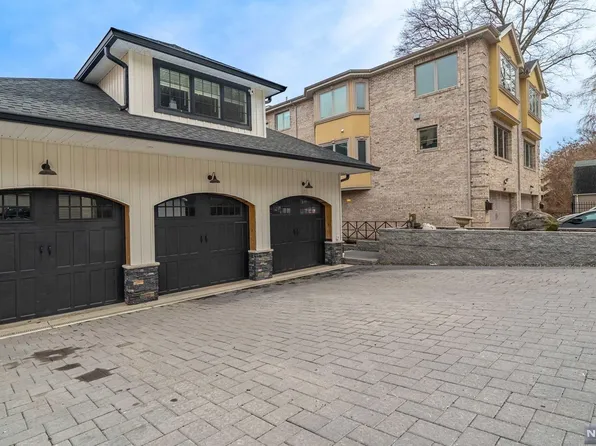 1170 River Rd, Edgewater, NJ 07020