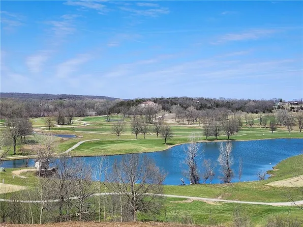 22 Live Oaks Dr, Linn Valley, KS 66040