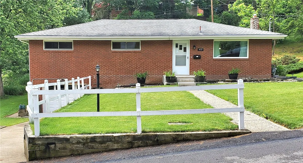 415 Hunter Dr photo 1