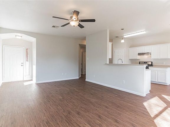 5th image of 1110 Burgess Dr