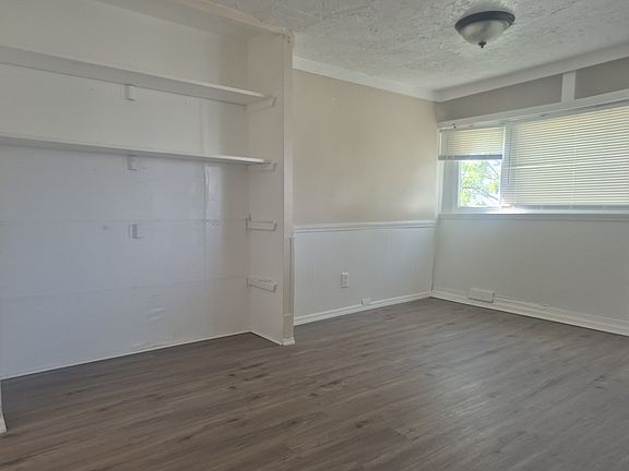 2nd image of 907 51st Avenue Dr W