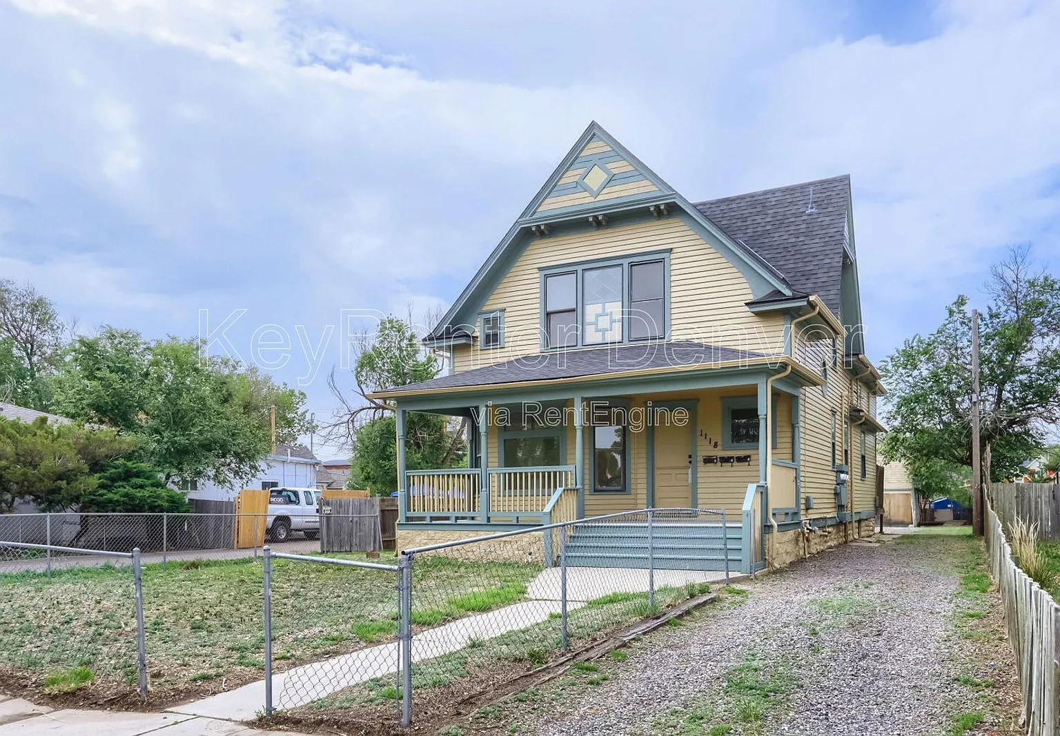 3 bed, 1.0 bath, 911 sqft, $1,625 — Photo 1