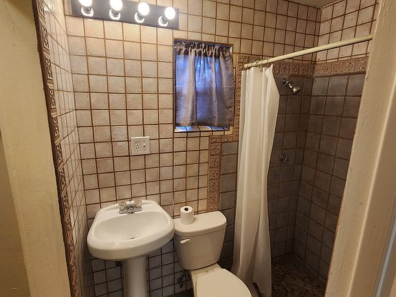 3rd image of 2618 Garfield Ave SE