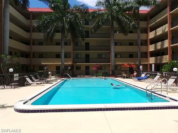 2nd image of 2121 Collier Ave APT 119