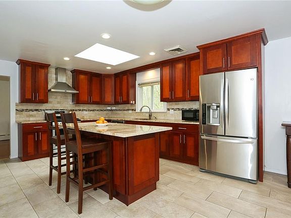 5th image of 46 Dalewood Dr