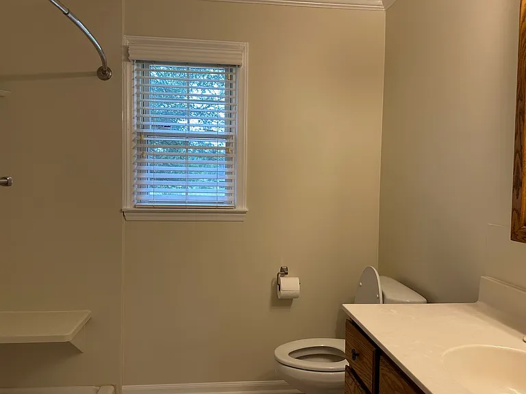 924 Chalet Dr — Photo 9