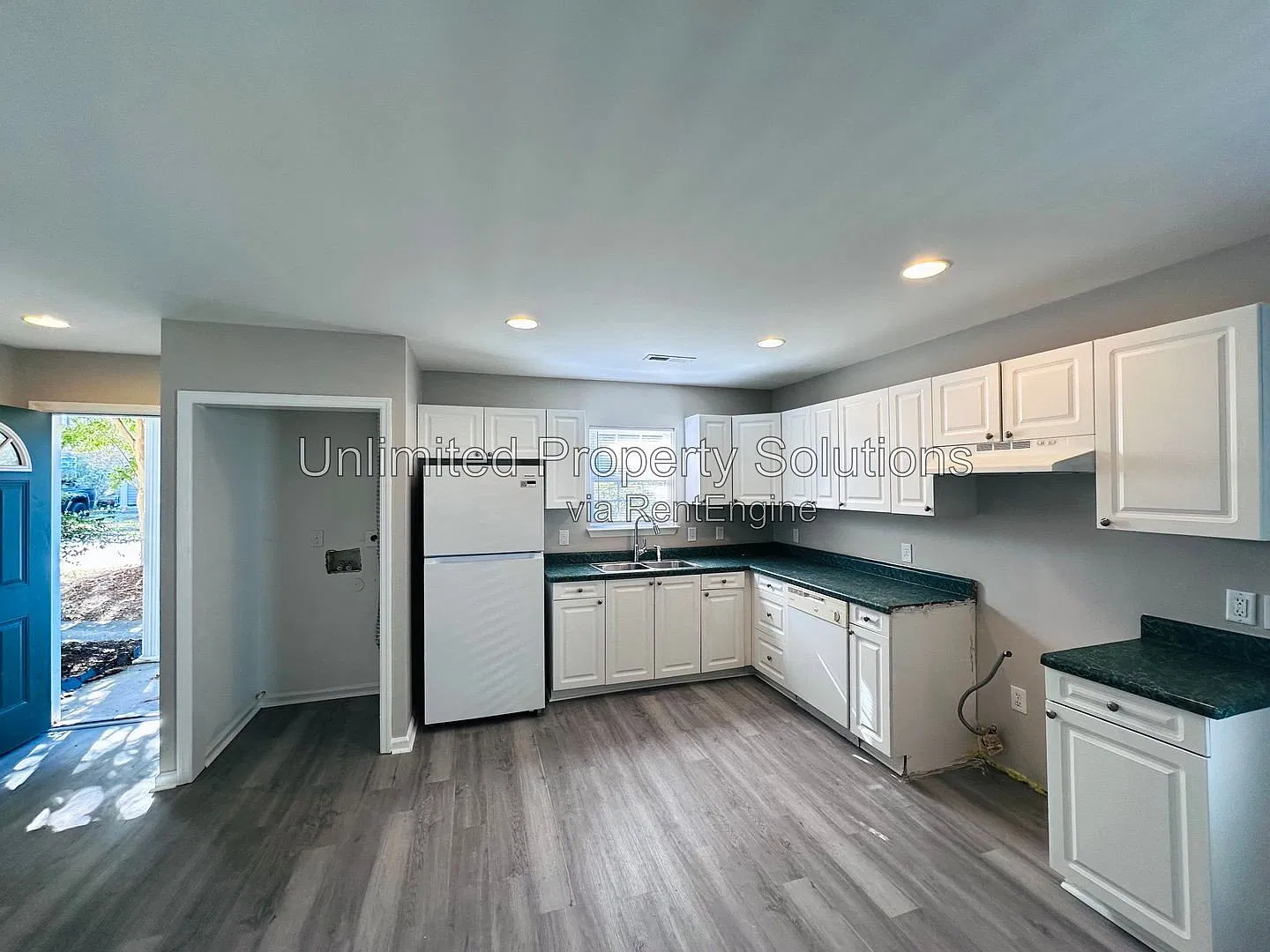 3 bed, 2.0 bath, 1300 sqft, $1,700 — Photo 3