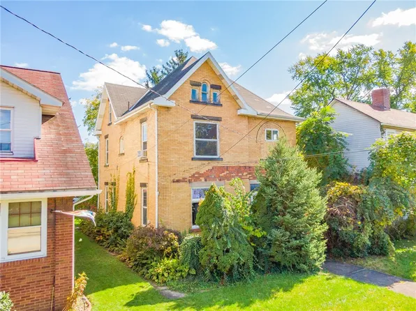 1147 S Pittsburgh St, Connellsville, PA 15425