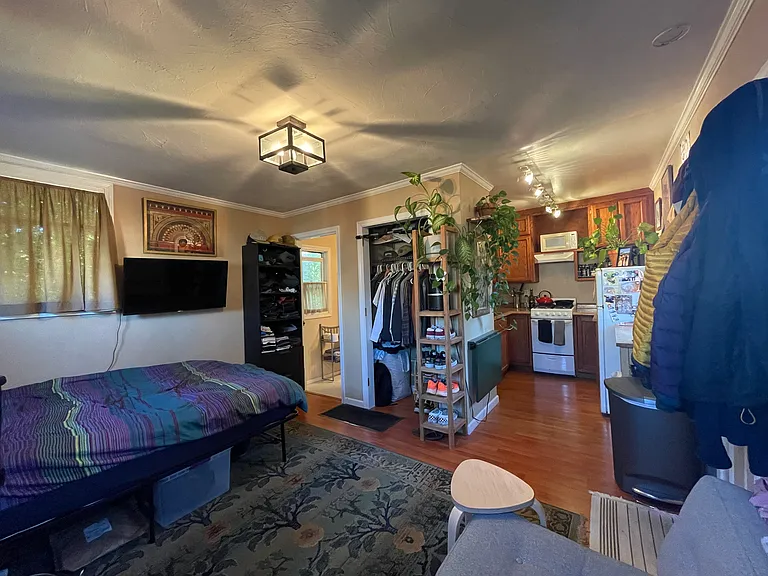 2409 Edwards St — Photo 4