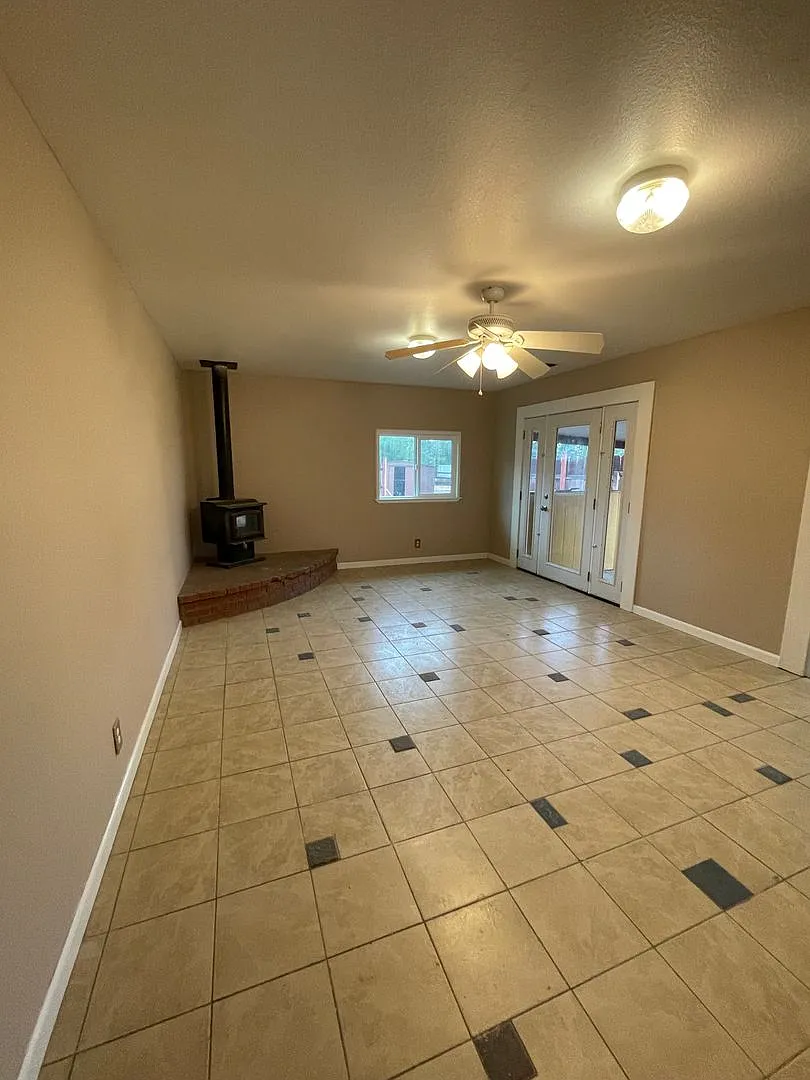 For the Outdoor Enthusiast. A Newly Updated 1 Bedroom, 1 Bath with so much more! — Photo 4