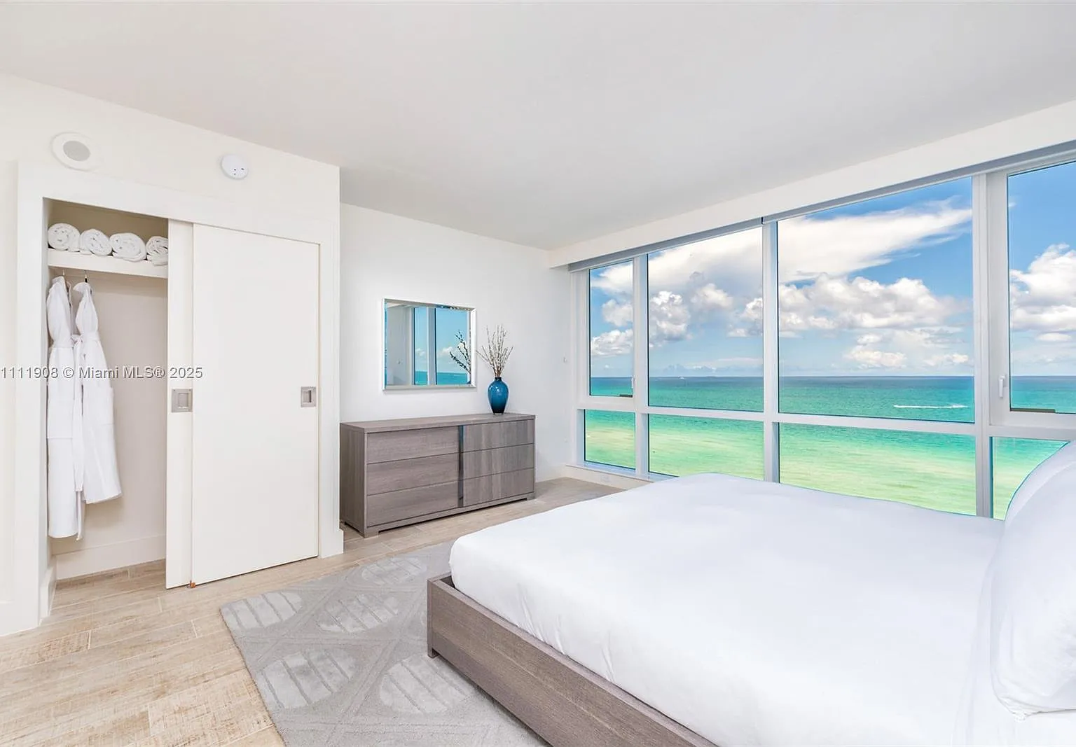 2399 Collins Avenue — Photo 4