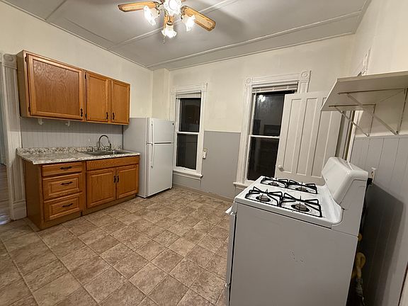 2nd image of 313-315 Whittier Ave #313