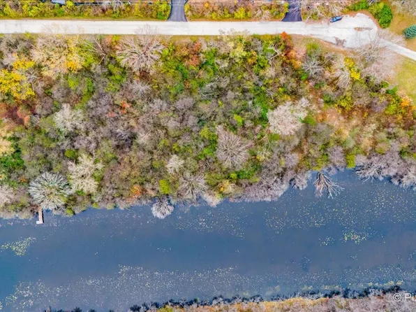 34405 Malmquist Rd, Ingleside, IL 60041