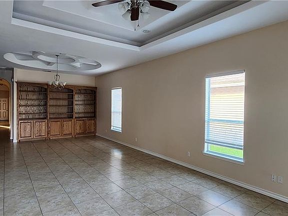 2nd image of 1718 Irongate Dr APT A