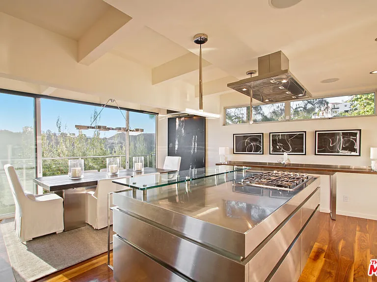 9416 Beverly Crest Dr — Photo 19