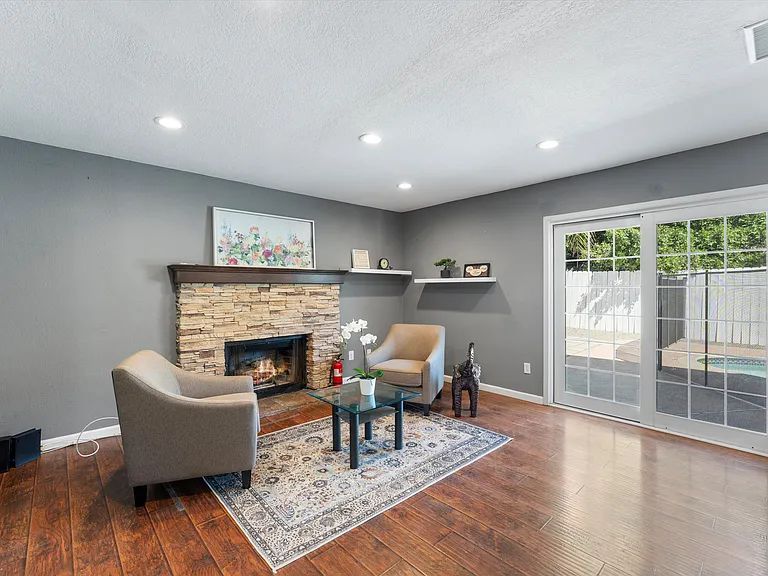 Woodcrest Dr — Photo 3