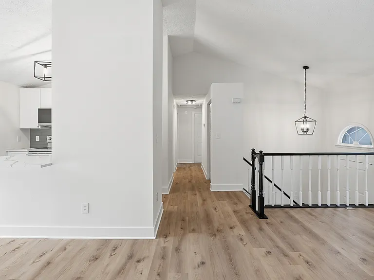 202 Leslie Ct #202 — Photo 16