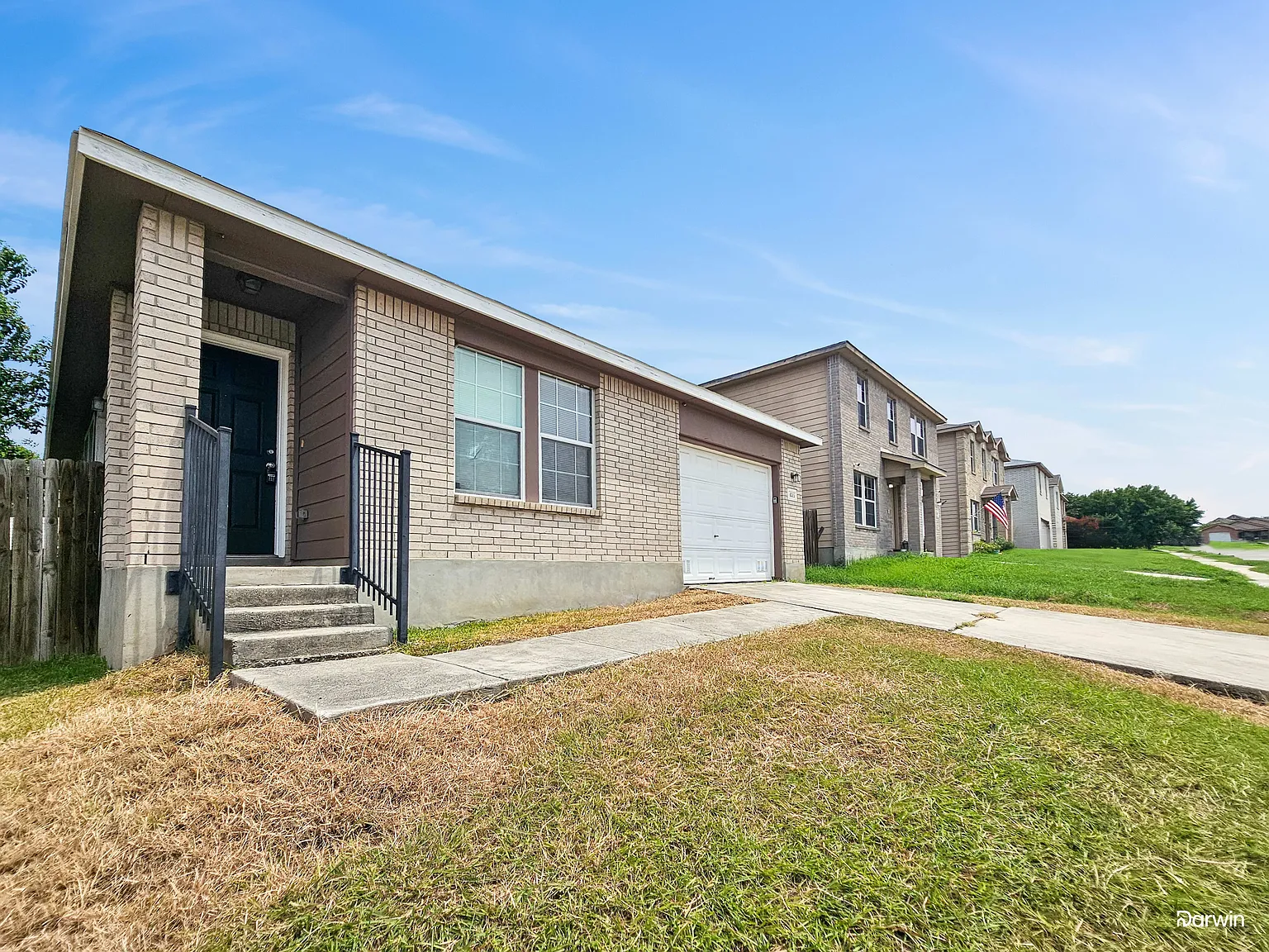3 bed, 2.0 bath, 1137 sqft, $1,335 — Photo 2