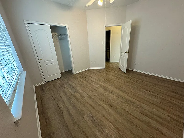 2620 Century Park Blvd — Photo 9