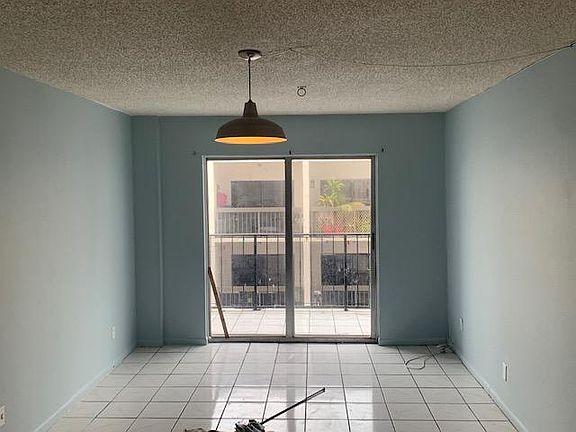 4th image of 899 West Ave APT 4D