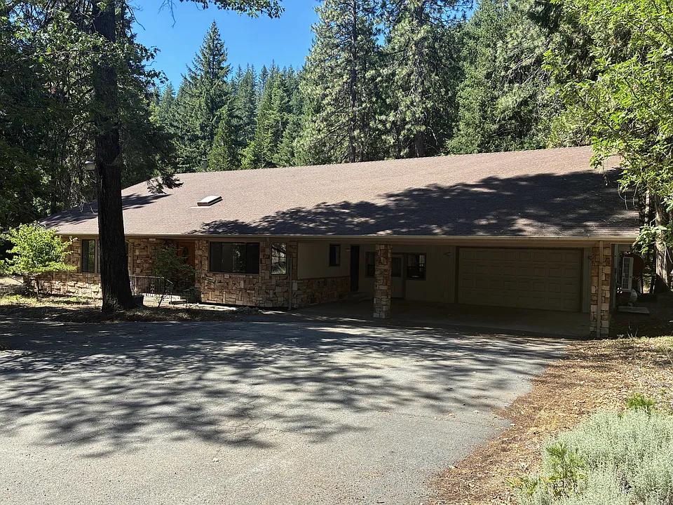 2121 Tanager Ln