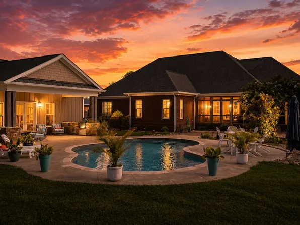 1712 Ledford Mill Rd, Normandy, TN 37360