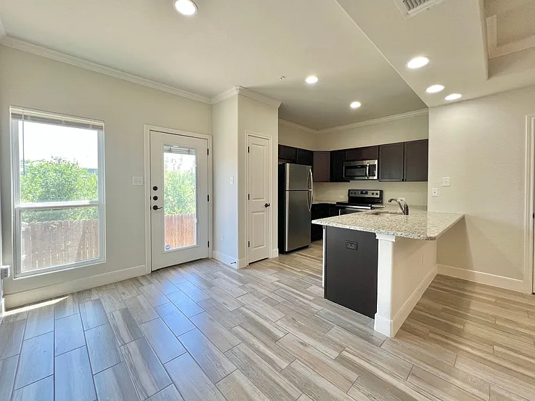 6310 Melanzane Ave #3 — Photo 6