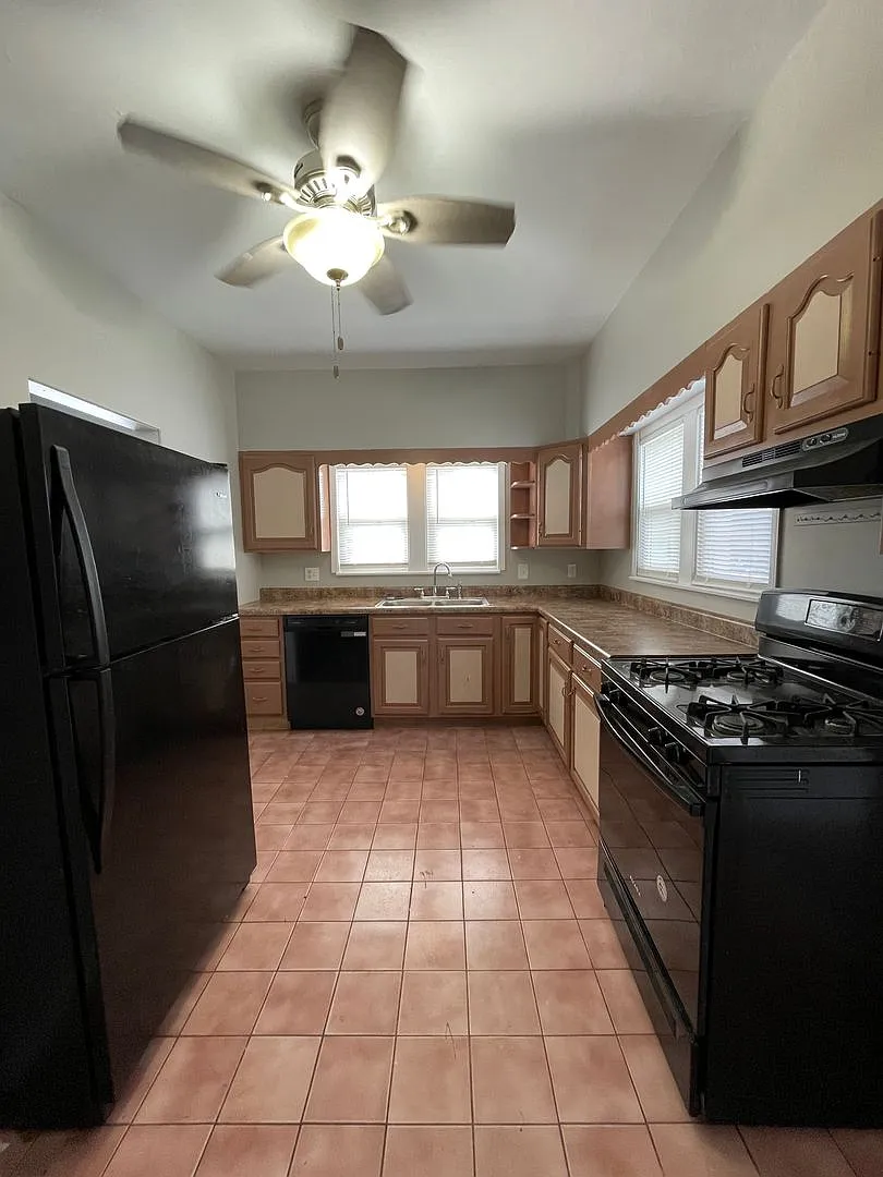 Two Bedroom Single Family Home — Photo 3