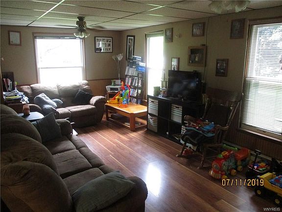 3rd image of 437 Rock City St