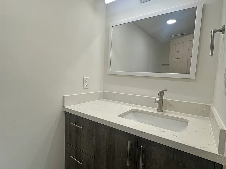 115 W Cypress St #8 — Photo 8