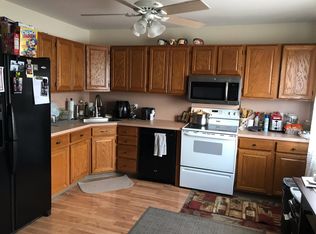 20 Rope Ln, Levittown, NY 11756