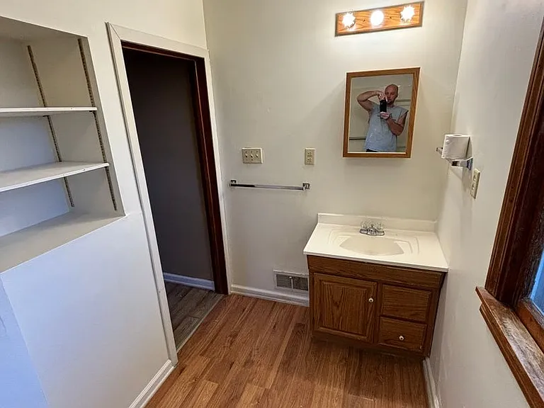 510 Vaughn St — Photo 4