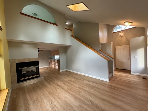 2430 W Meadow Blvd, Mount Vernon, WA 98273