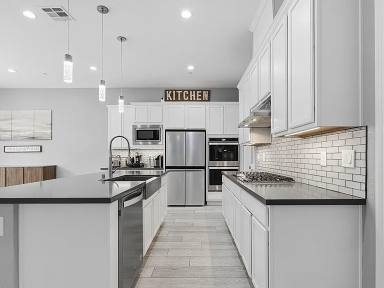 2562 Millburn Ave — Photo 10
