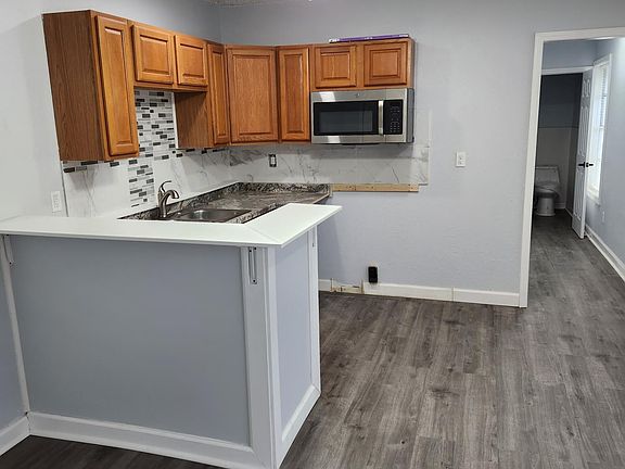 2nd image of 103 W Ohio Ave