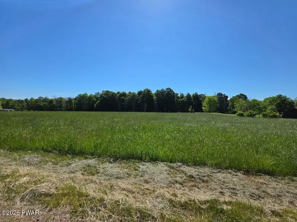 Stock Farm Rd, Lake Ariel, PA 18436