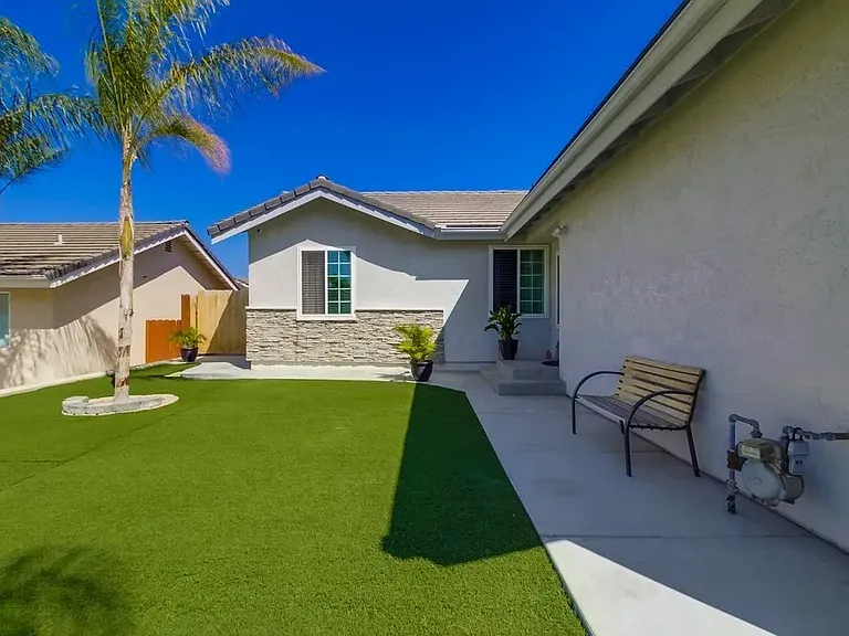1569 Spring Creek Ln — Photo 3