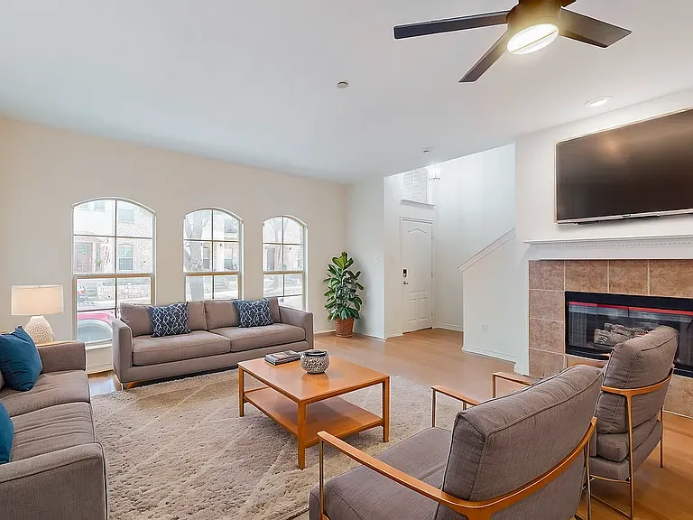 6818 Cortona Ln — Photo 3