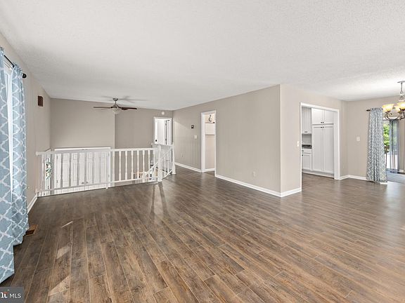 5th image of 9785 Evergreen Ave