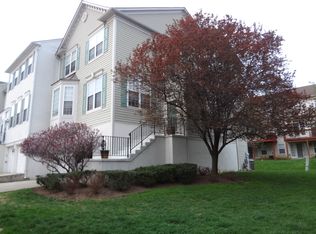 1 Honey Locust Ct, Lafayette Hill, PA 19444