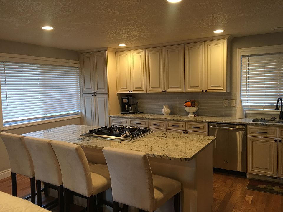 1st image of 207 Rockwood Dr