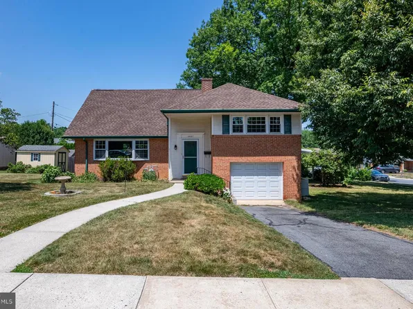 2401 Bell Dr, West Lawn, PA 19609