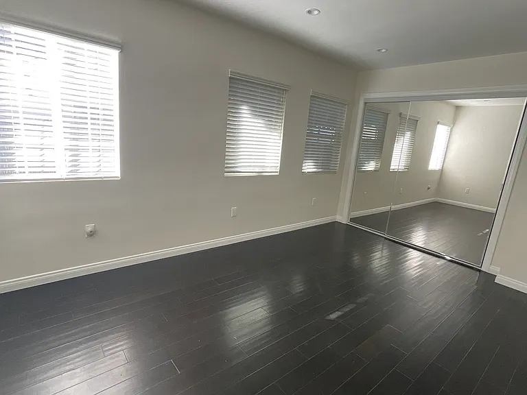 15233 Camarillo St — Photo 16