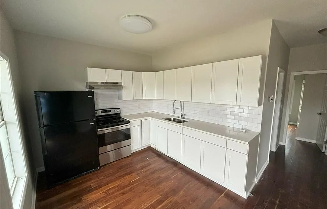 3 bed, 886 sqft, $1,650 — Photo 2